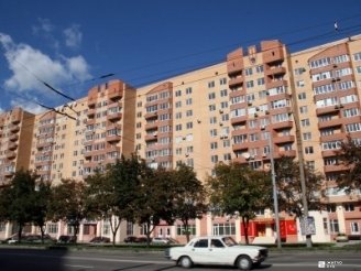 Обновлён фасад первого этажа жилого дома  по пр. Гагарина, 43