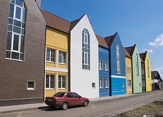 Продолжается строительство домов № 1 и №3 комплекса таунхаусов «Журавлевская Слобода»