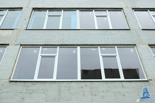 «Жилстрой-2» установил окна в школе №106