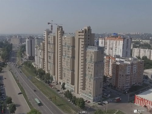 Возводится 15-й этаж 4-й секции ЖК «ПАВЛОВСКИЙ КВАРТАЛ» (аэросъемка)