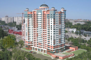 У продажу паркомісця паркінгу ЖК “Будинок з Ротондами”