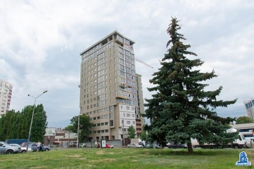 В первой и второй секции ЖК “Кристалл” продолжаются фасадные работы