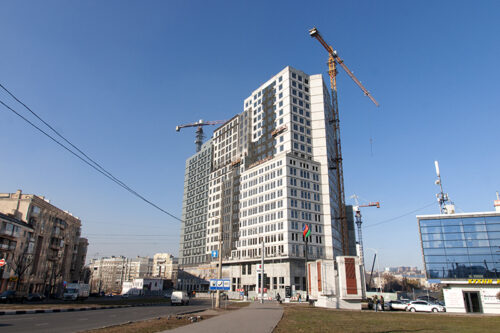 У третій секції БФК “Манхеттен” триває кладка внутрішніх стін шостого поверху
