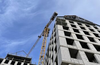 У ЖК “Октава” тривають покрівельні роботи