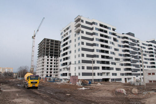 У секції №4 будинку №6 триває кладка зовнішніх восьмого поверху